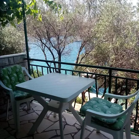 Apartments More * Skrivena Luka