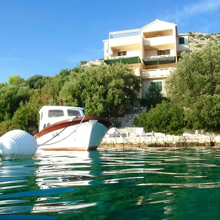 Apartments More * Skrivena Luka